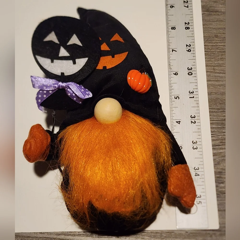 NWOT Halloween Gnome Girl Witch‎ Elf Plush Balloon Decor Farmhouse Plaid KZ